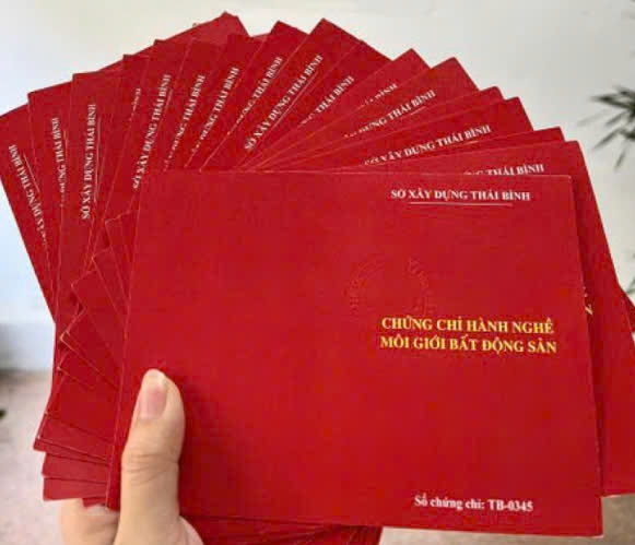 Bằng môi giới bất động sản'